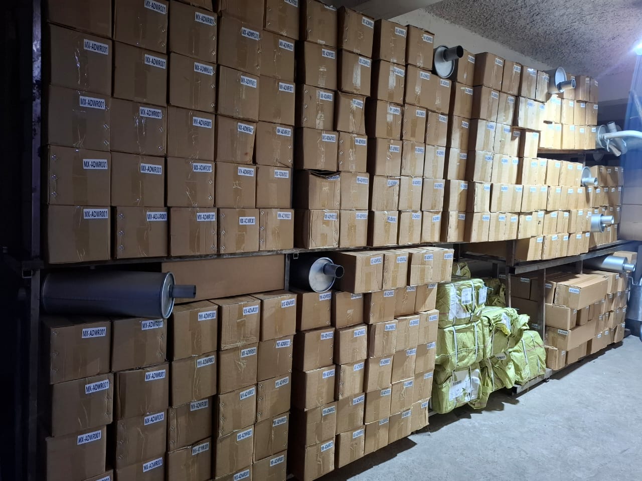 Inventario de silenciadores en caja, de distintas marcas nacionales e importadas
